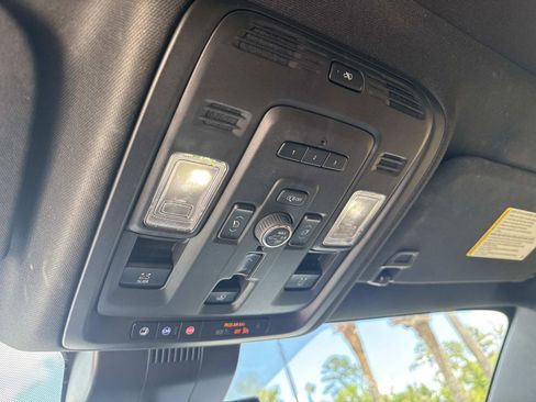 Used 2023 GMC Yukon XL Denali Ultimate AWD/4WD image 33