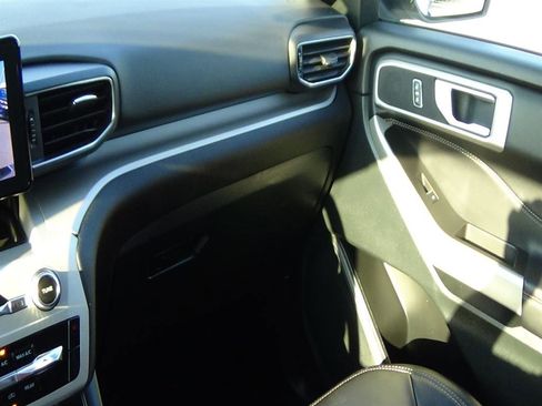 Used 2024 Ford Explorer XLT w/ Equipment Group 202A image 31