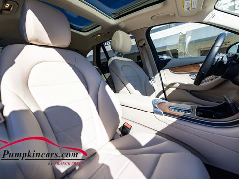 Used 2022 Mercedes-Benz GLC 300 4MATIC w/ Premium Package Lite image 24