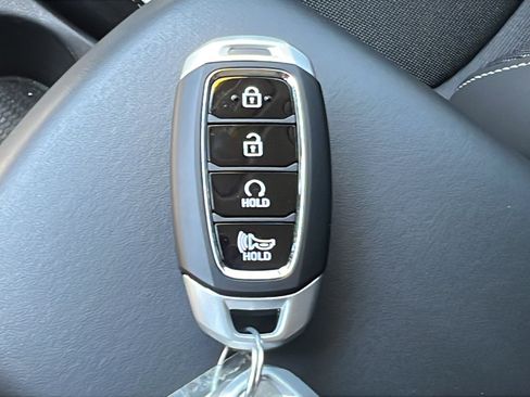 Certified 2025 Hyundai Venue Limited FWD image 28