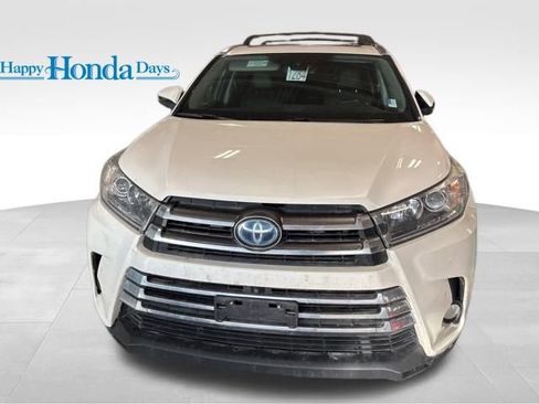 Used 2017 Toyota Highlander Limited Platinum image 3