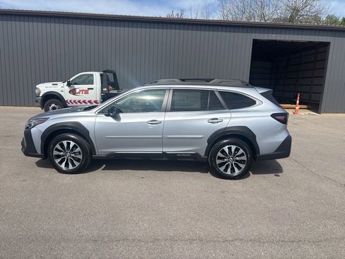 Used 2024 Subaru Outback Limited AWD/4WD image 6