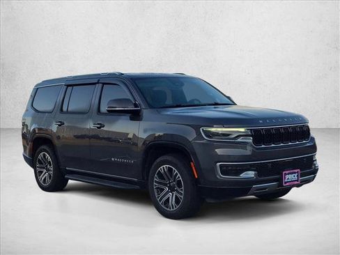 Used 2022 Jeep Wagoneer Series III AWD/4WD image 3