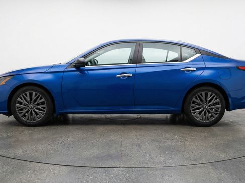 Used 2025 Nissan Altima 2.5 SV image 5