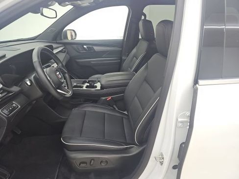 Used 2026 Buick Enclave Preferred FWD image 2