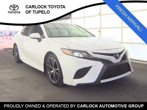 Used 2020 Toyota Camry SE image 3