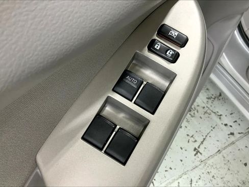 Used 2012 Toyota Corolla LE FWD image 32