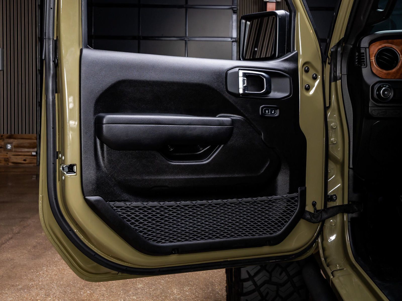 Used 2025 Jeep Wrangler Unlimited Sport AWD/4WD image 33