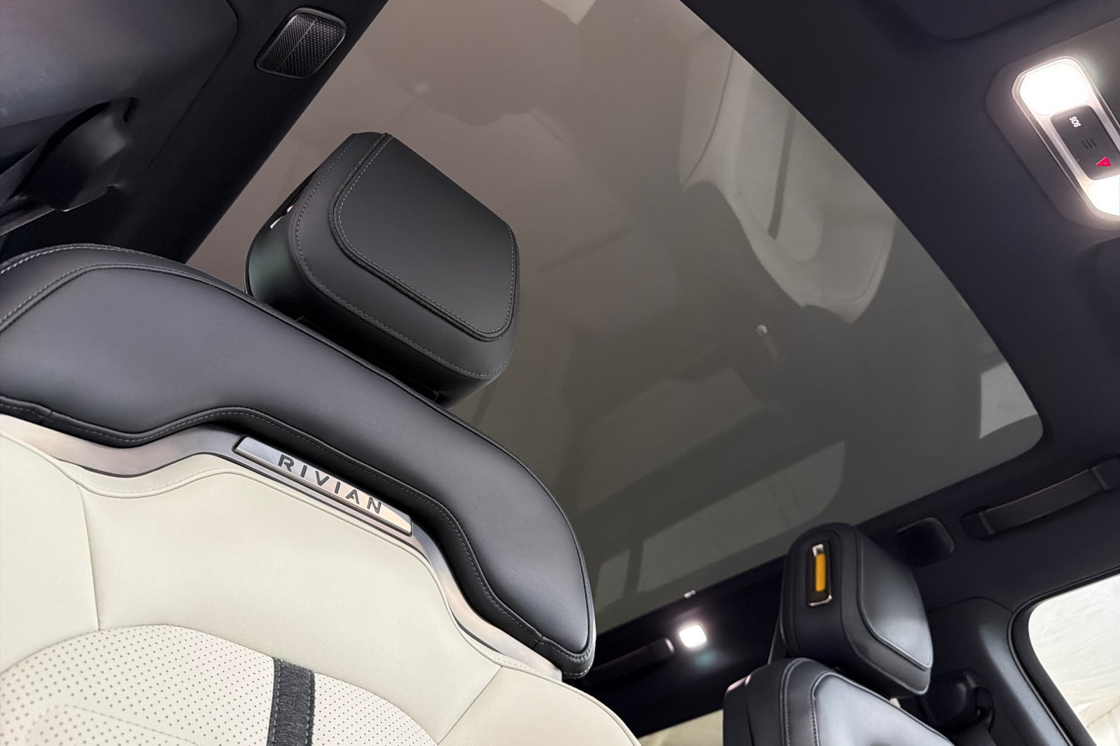 Used 2025 Rivian R1S Adventure Tri AWD/4WD image 17