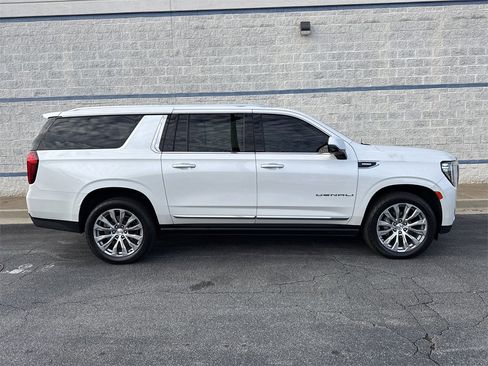 Used 2022 GMC Yukon XL Denali image 8