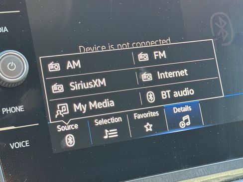 Used 2024 Volkswagen Tiguan SE image 23