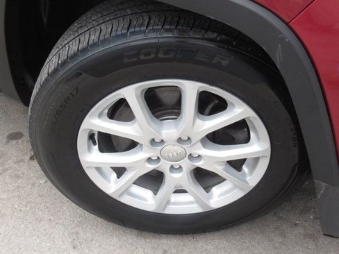 Used 2017 Jeep Cherokee Sport w/ Cold Weather Group image 4