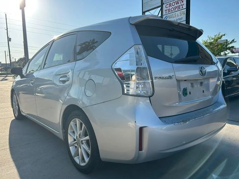 Used 2012 Toyota Prius V Five FWD image 3