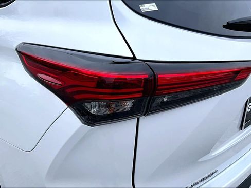 Used 2022 Toyota Highlander XSE image 28