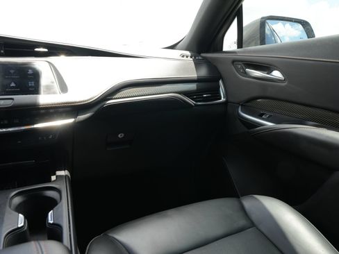 Certified 2023 Cadillac XT4 Sport FWD image 9