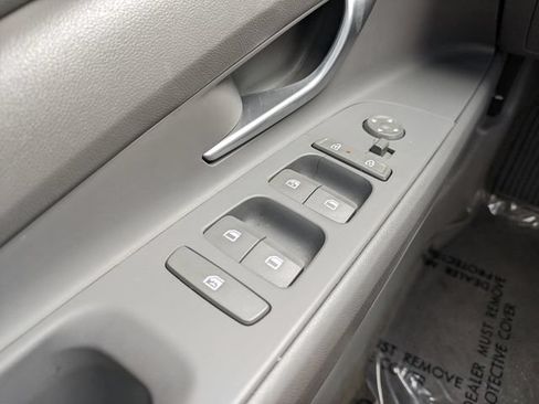 Used 2024 Hyundai Elantra SEL FWD image 19