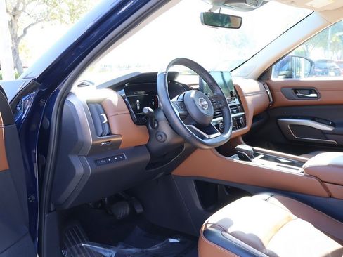 Used 2024 Nissan Pathfinder Platinum w/ Cargo Package image 32