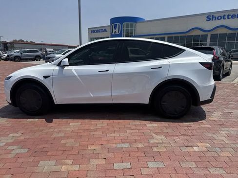 Used 2026 Tesla Model Y 2WD image 33