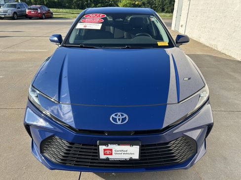 Used 2025 Toyota Camry LE FWD image 2