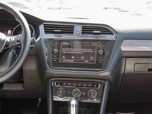 Used 2021 Volkswagen Tiguan SE FWD image 13
