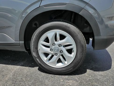 Used 2025 Hyundai Venue SE FWD image 9