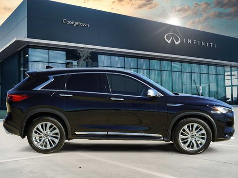 Certified 2024 INFINITI QX50 Luxe w/ Accent Package image 4