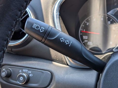 Used 2019 Chevrolet Blazer LT FWD image 26