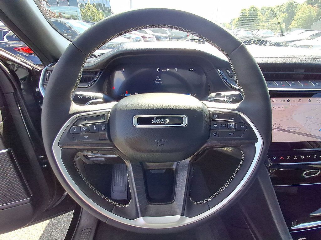 Used 2026 Jeep Grand Cherokee Limited AWD/4WD image 22
