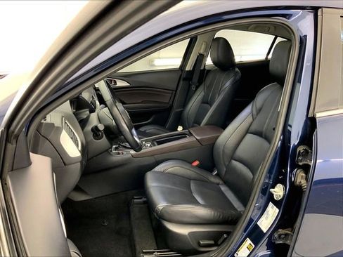 Used 2018 MAZDA MAZDA3 Touring FWD image 5