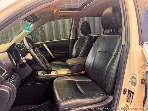 Used 2012 Toyota Highlander SE w/ Tow Pkg image 7