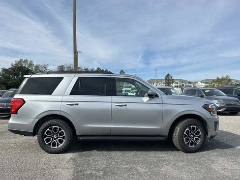 Certified 2024 Ford Expedition XLT image 4