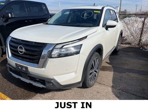 Used 2022 Nissan Pathfinder Platinum image 1