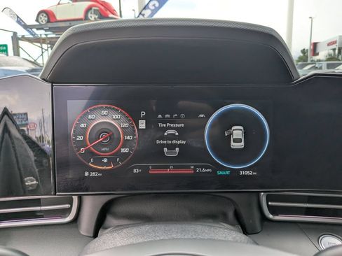 Used 2024 Hyundai Elantra SEL FWD image 31
