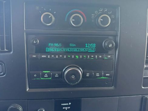 Used 2017 Chevrolet Express 2500 RWD image 12