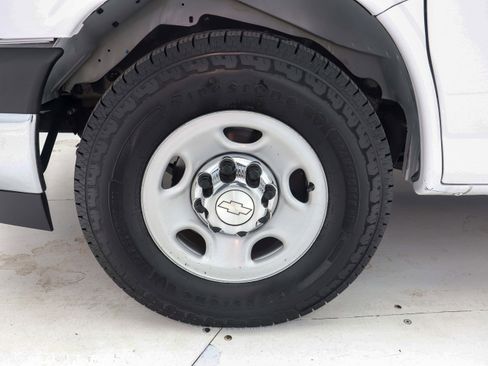 Used 2018 Chevrolet Express 3500 LT w/ LT Preferred Equipment Group RWD image 27