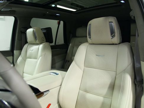 Used 2026 Cadillac Escalade Platinum Luxury AWD/4WD image 6