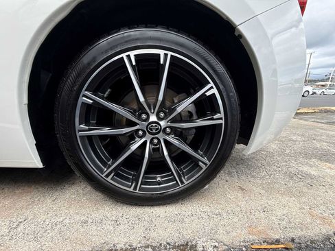Used 2017 Toyota 86 RWD image 10