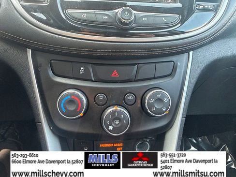 Used 2019 Chevrolet Trax LT w/ LT Convenience Package AWD/4WD image 16
