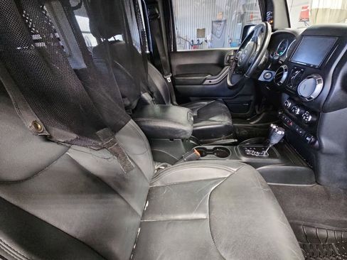 Used 2018 Jeep Wrangler Unlimited Sahara AWD/4WD image 10