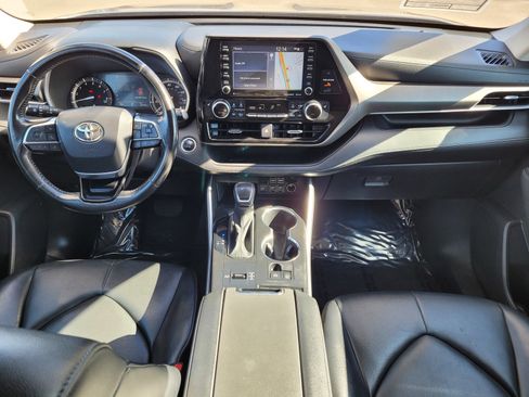 Used 2021 Toyota Highlander XLE image 10
