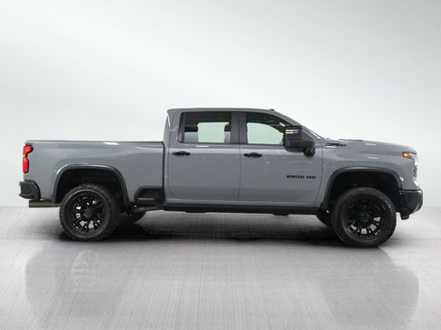 Used 2025 Chevrolet Silverado 2500 ZR2 w/ Technology Package AWD/4WD image 8