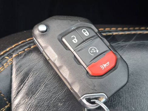 Used 2023 Jeep Wrangler Unlimited Sahara AWD/4WD image 29