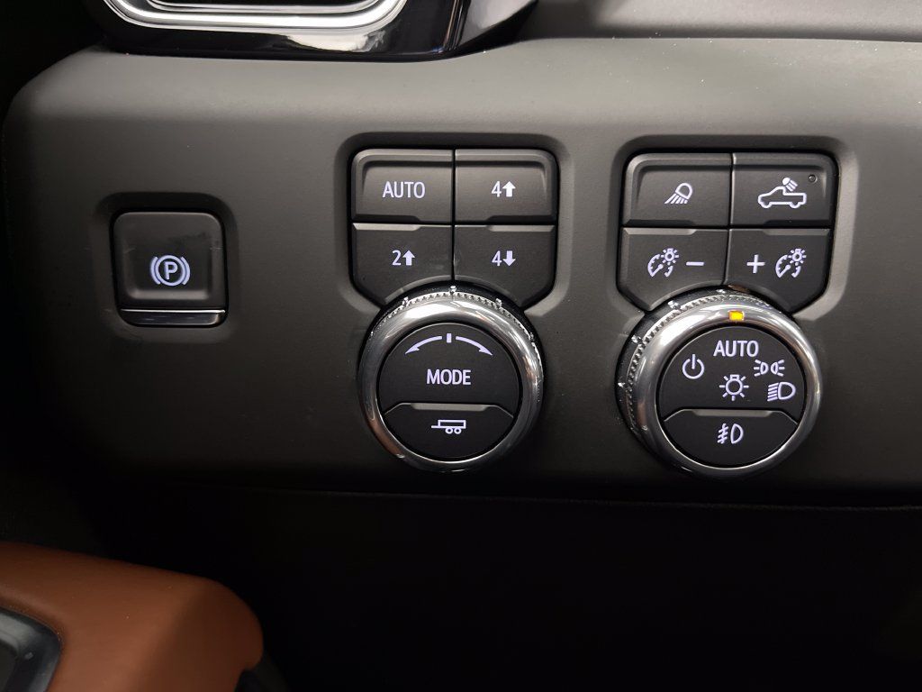 Used 2025 GMC Sierra 2500 Denali Ultimate w/ Max Trailering Package AWD/4WD image 28