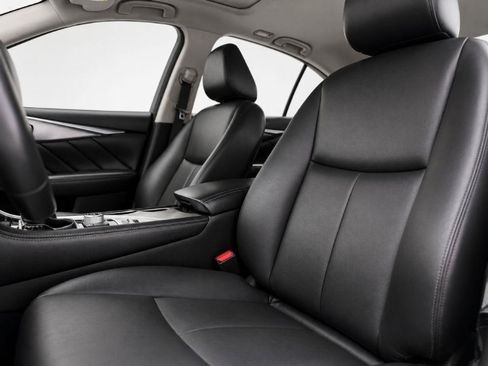 Used 2017 INFINITI Q50 Signature Edition w/ All Weather Package (L93) AWD/4WD image 9