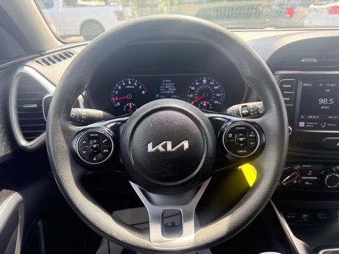 Used 2022 Kia Soul LX w/ Technology Package FWD image 13