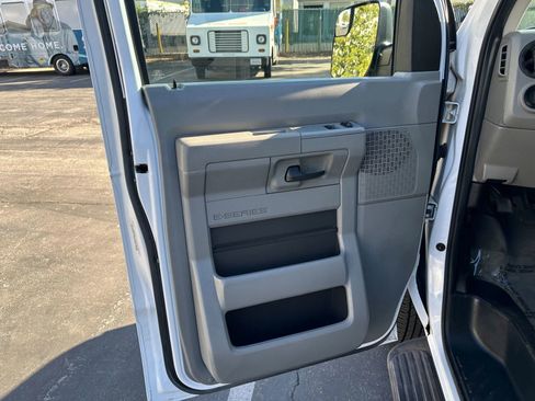 Used 2012 Ford E-350 and Econoline 350 XL w/ Interior Upgrade Pkg image 11