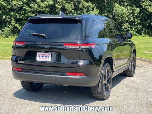 Used 2023 Jeep Grand Cherokee Limited w/ Black Appearance Package AWD/4WD image 7