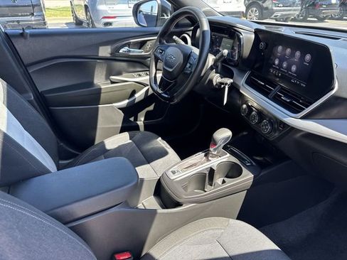 Used 2024 Chevrolet Trax RS w/ Sunroof Package FWD image 26