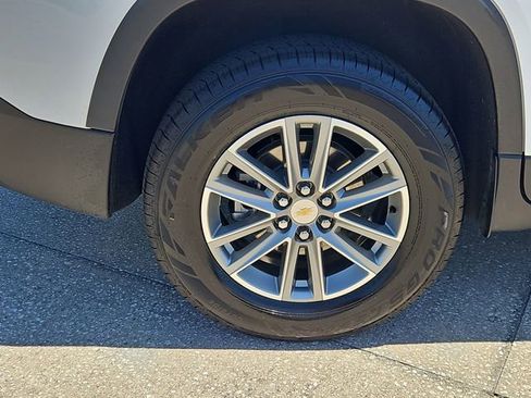 Used 2023 Chevrolet Traverse LT FWD image 5