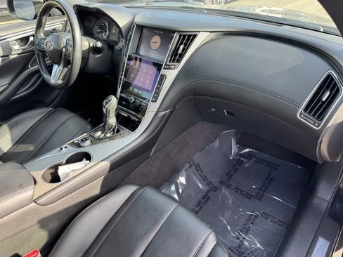 Used 2017 INFINITI Q60 3.0t image 5